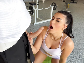 yavuz genç kadin yasli bakiciyi sikiyor